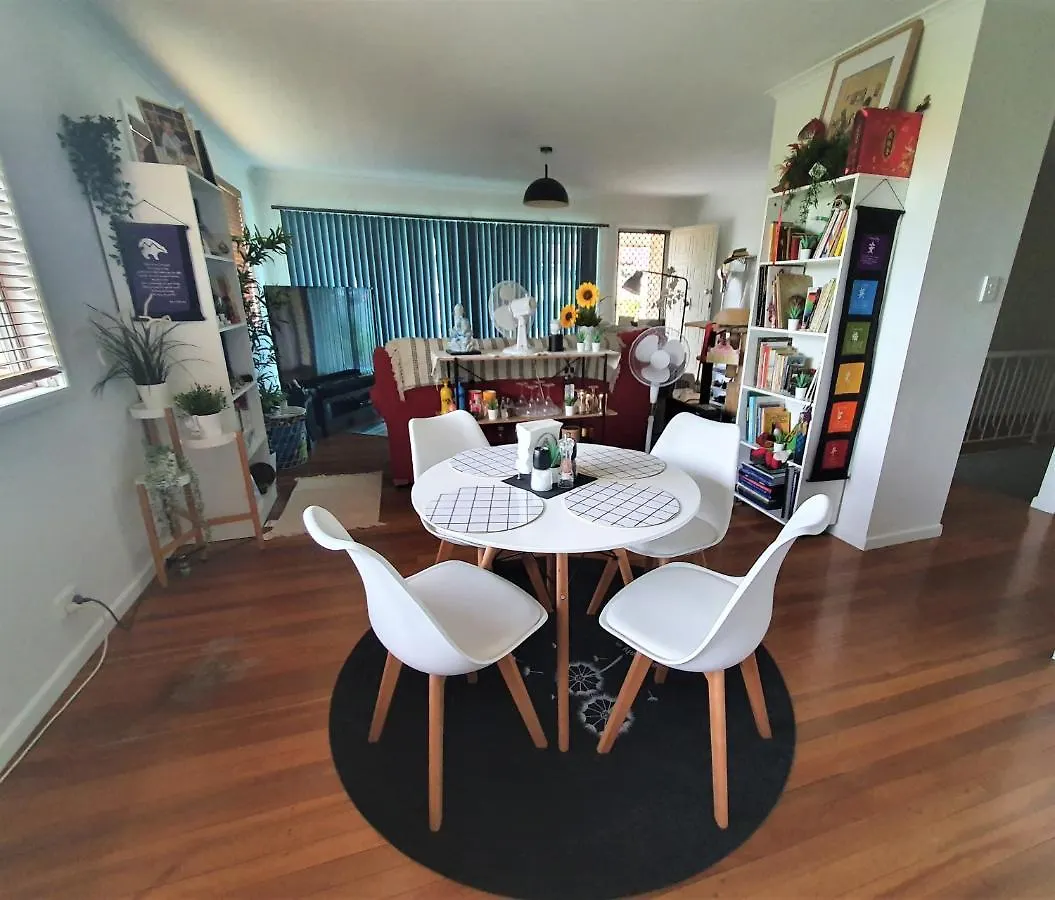 Проживание в семье Amazing City Location-Private Room In A Share House-2 Rooms Available!! Брисбен